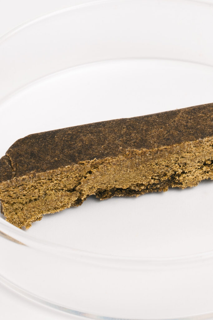 Extracción de resina rubia Dry CBD 50 por ciento tamizada en seco Sannatix